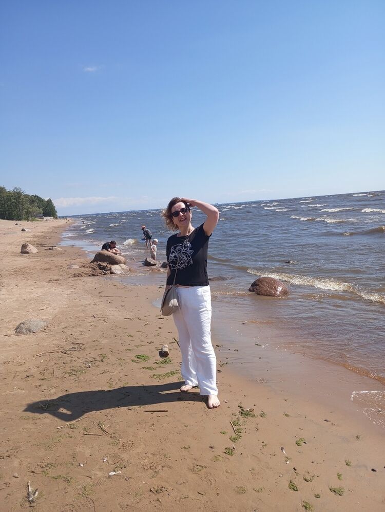  45749118  Elena, 51 ,    