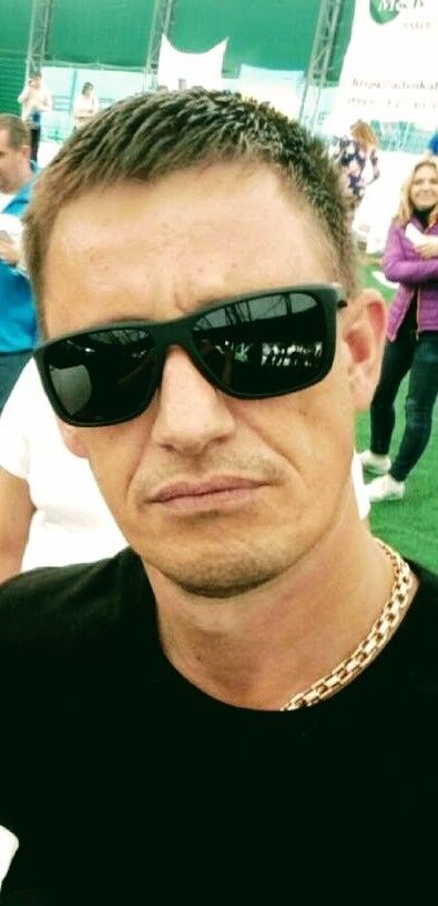  17010528  Petr, 48 ,    