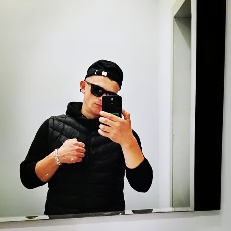  47179058  , 23 ,     