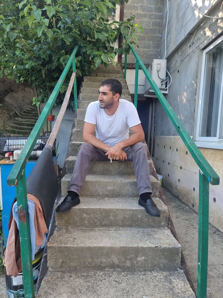  52598718  Taron, 34 ,    