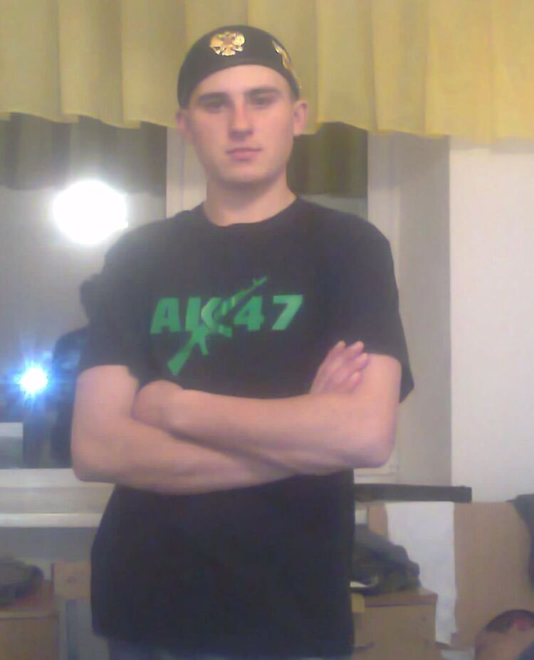  ,   Sacha, 32 ,   ,   , c 