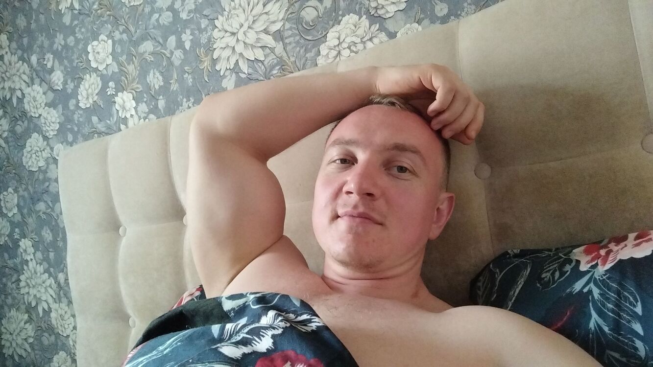  52813878  Denis, 33 ,    
