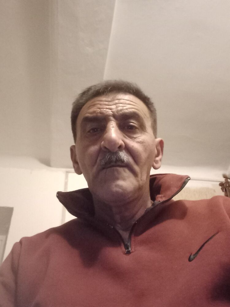  48084438  Salam, 61 ,    