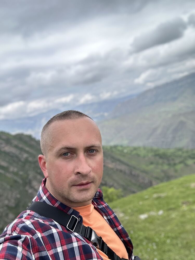  44015638  , 37 ,    