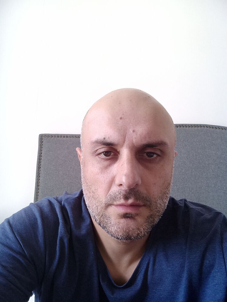  24159768  Dato, 42 ,    