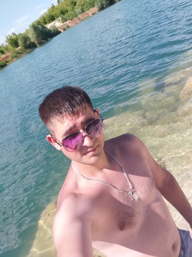  44362588  Aleksej, 39 ,    