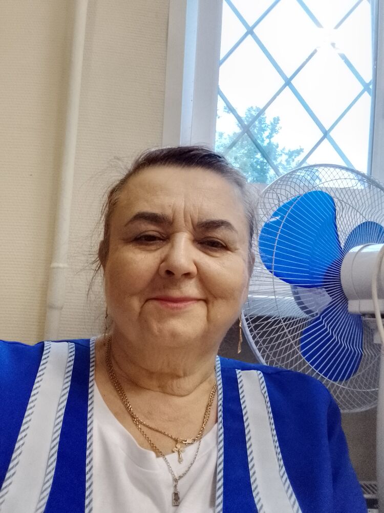  53255248  Nina, 68 ,    