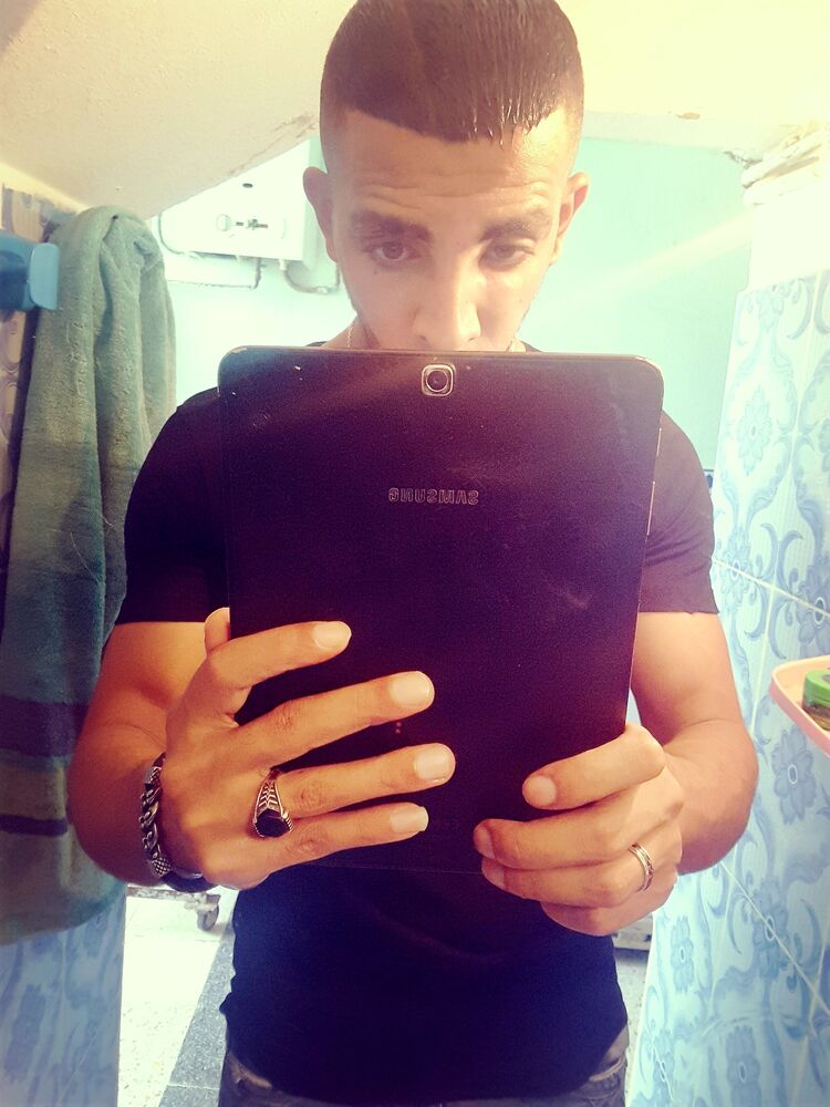  24458798  Yones, 34 ,    Oued Sly