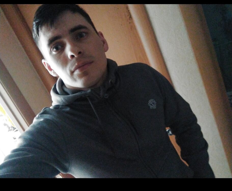  46998028  , 33 ,     