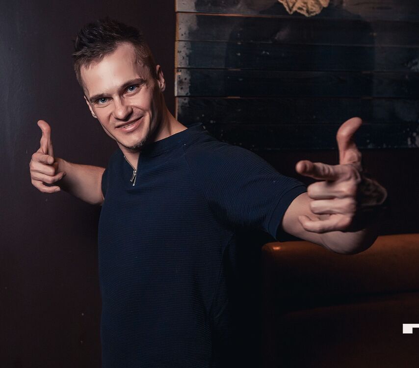  ,   Anton, 27 ,   ,   