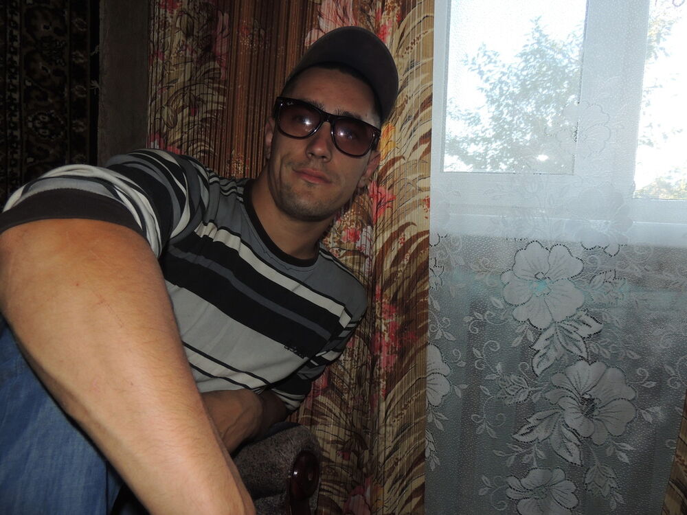  4220778  Aleksei, 35 ,    