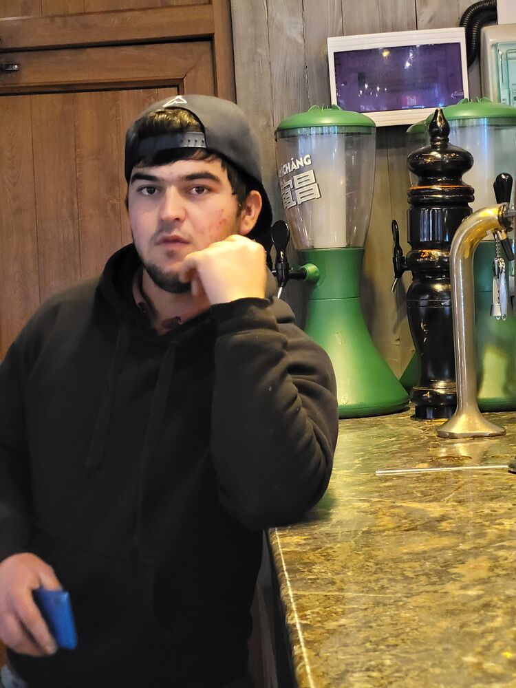  ,   Amir, 27 ,   c 