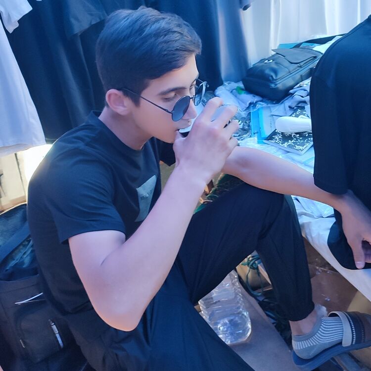  47408698  Hojiakbar, 19 ,    