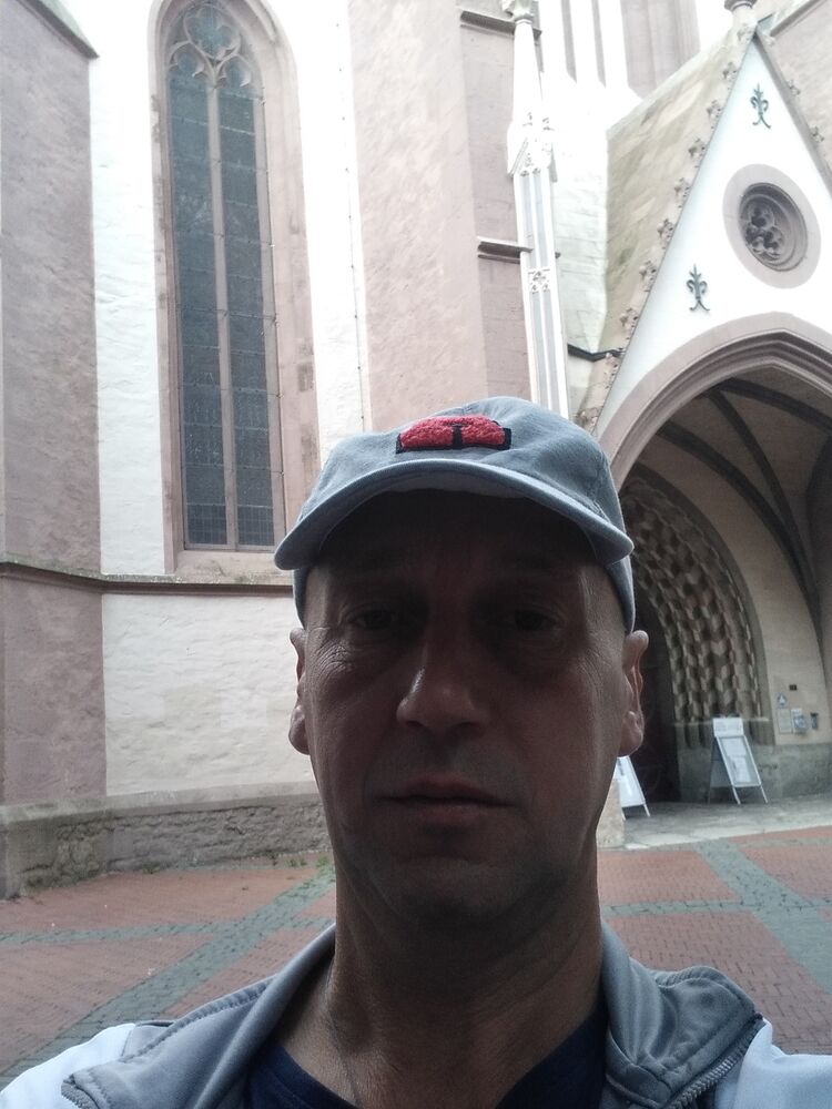  53702218  Pavel, 48 ,    