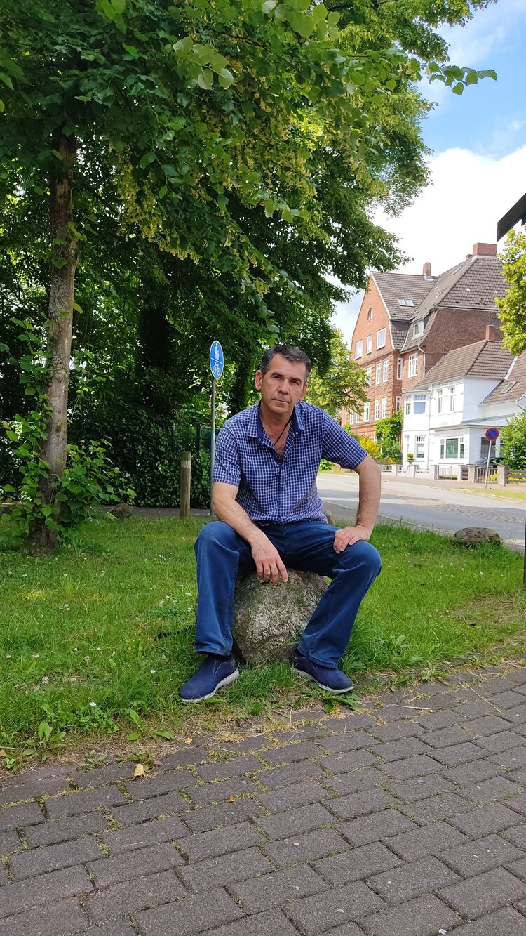  25962188  Roman, 51 ,    New Orleans