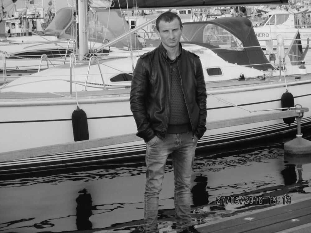  -,   Victor, 32 ,   ,   , c 