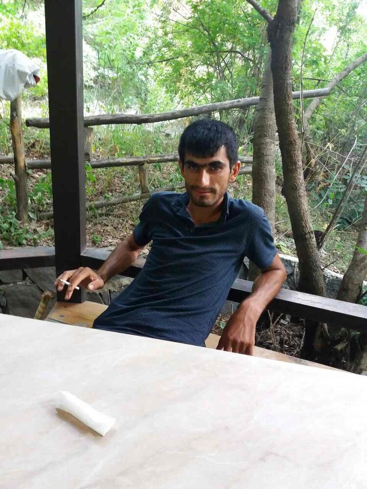  11258508  Emin, 35 ,    