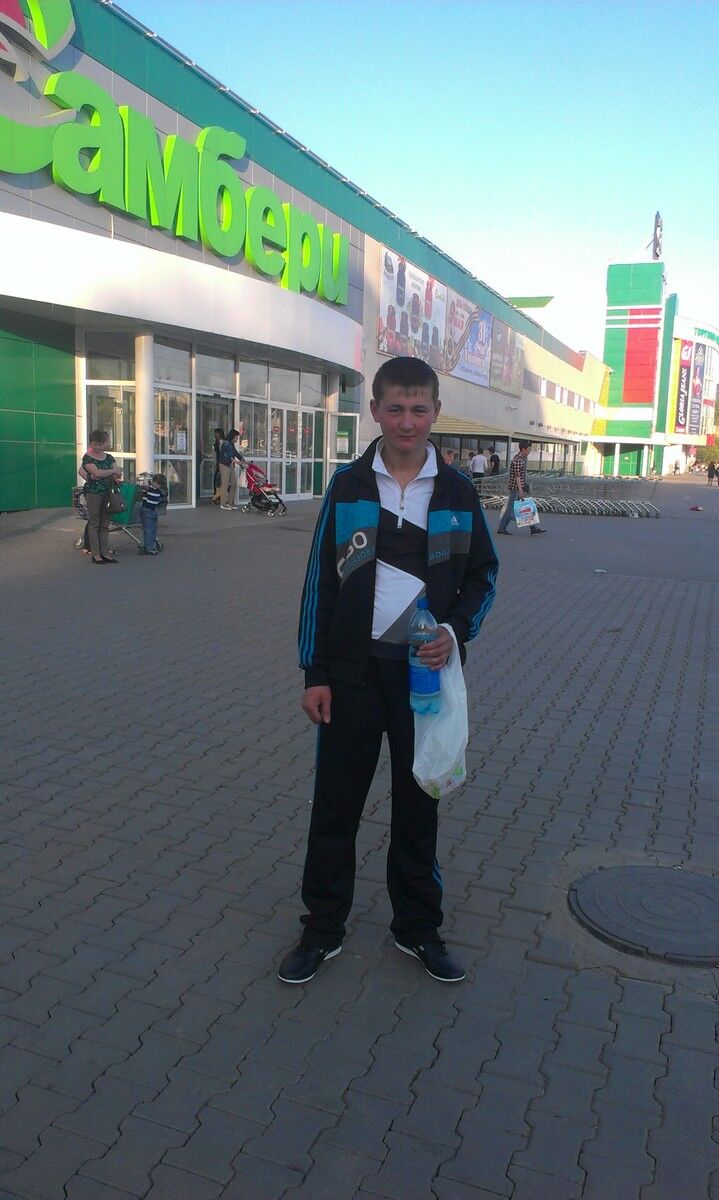  ,   ABDUVOHID, 29 ,  