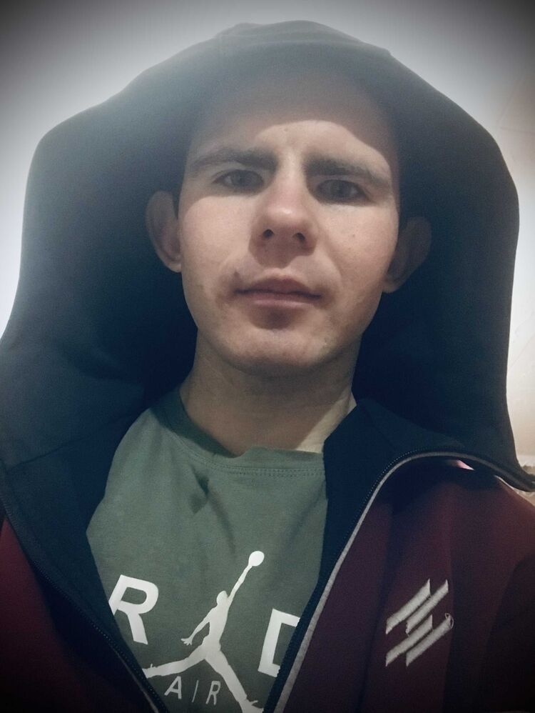  42215448  Denis, 23 ,    
