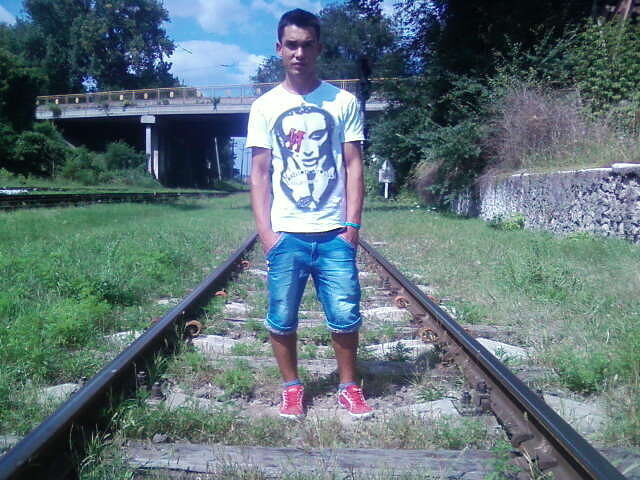  ,   Cristys, 29 ,   