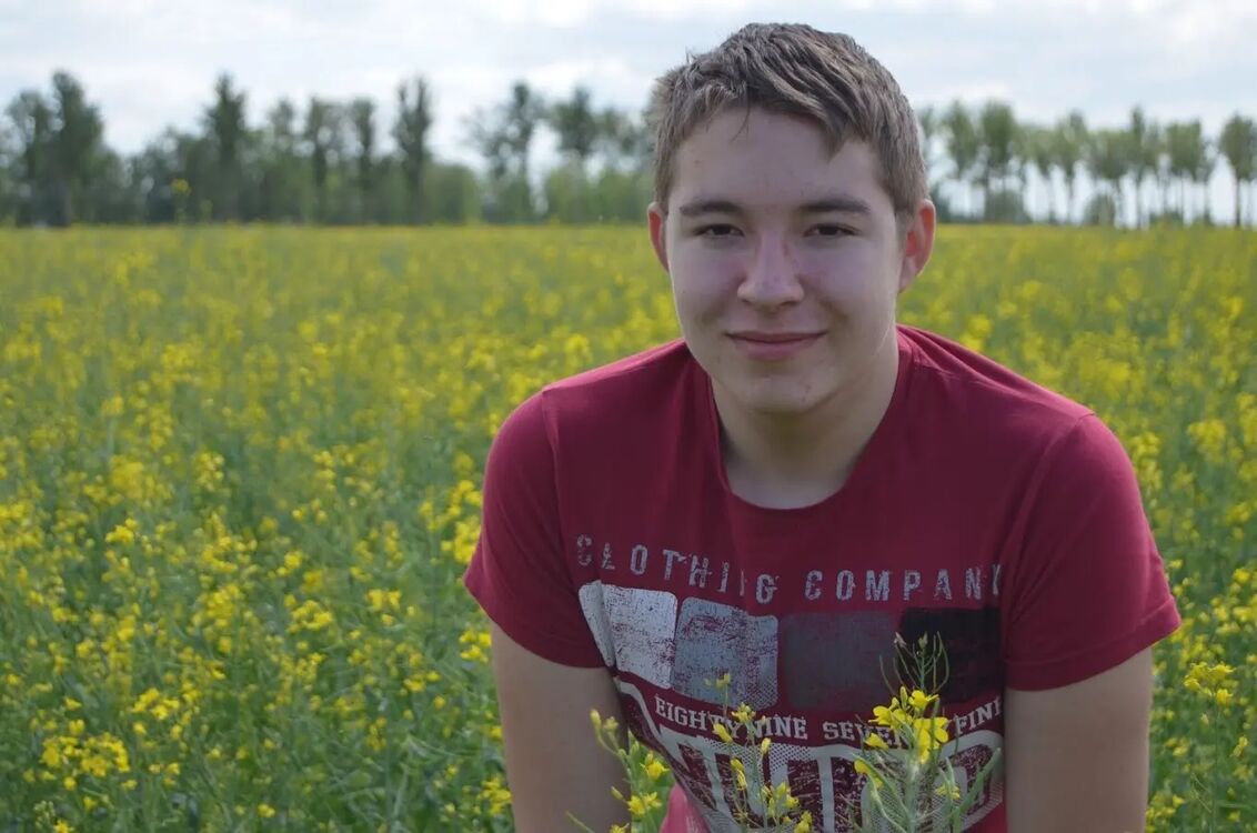  41445048  Vladislav, 22 ,    