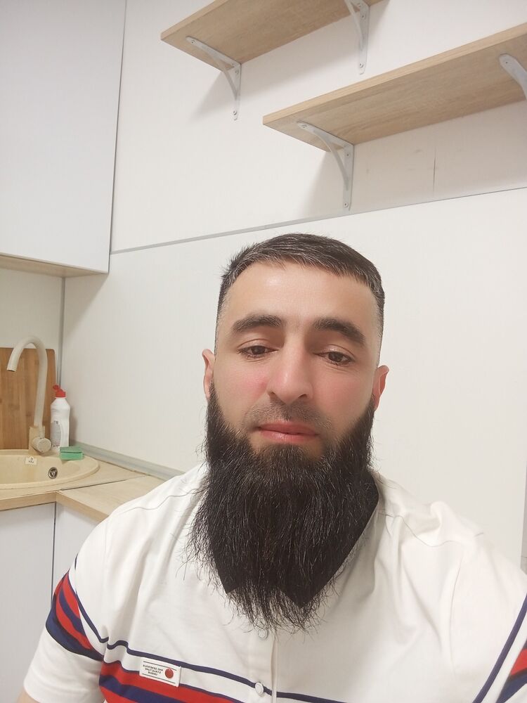  53300408  AHMAD, 32 ,    