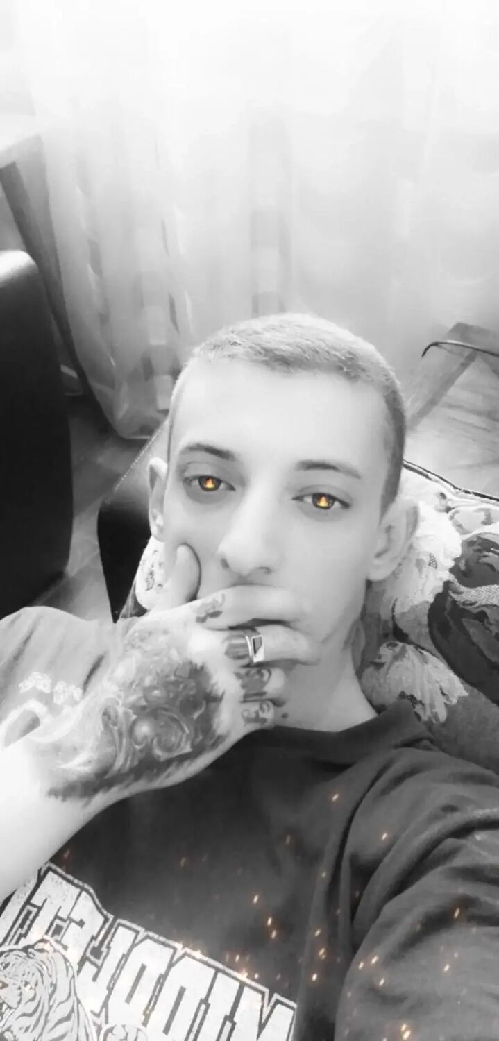  48738168  Roman, 31 ,    