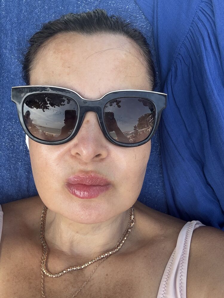  48440568  Elena, 48 ,    