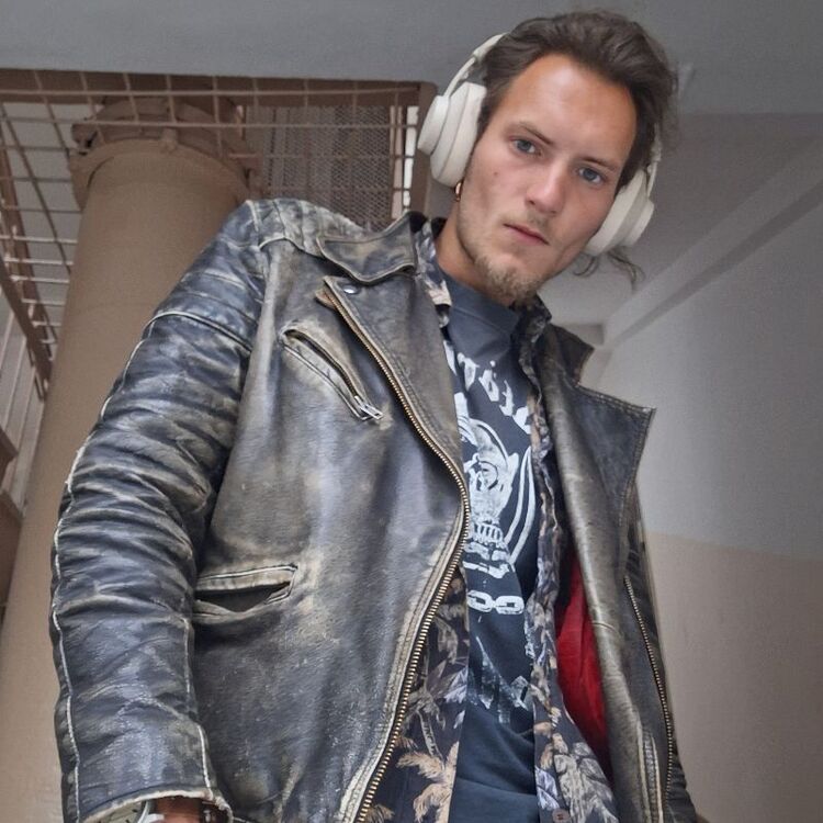 ,   Stefan, 25 ,   ,   