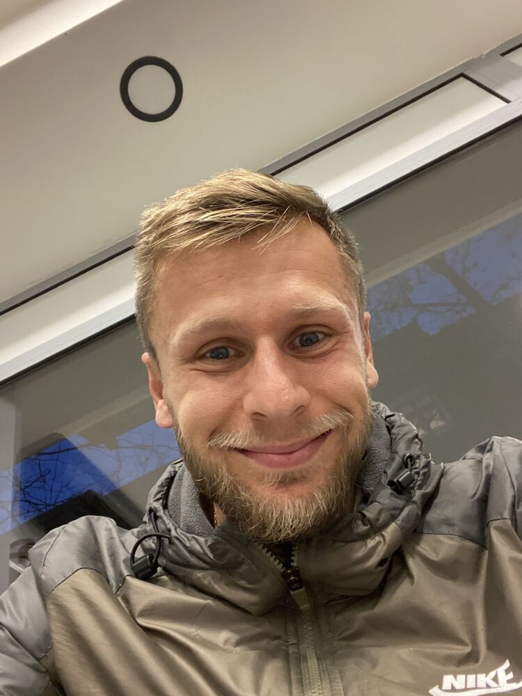 38235758  Slavi, 33 ,    