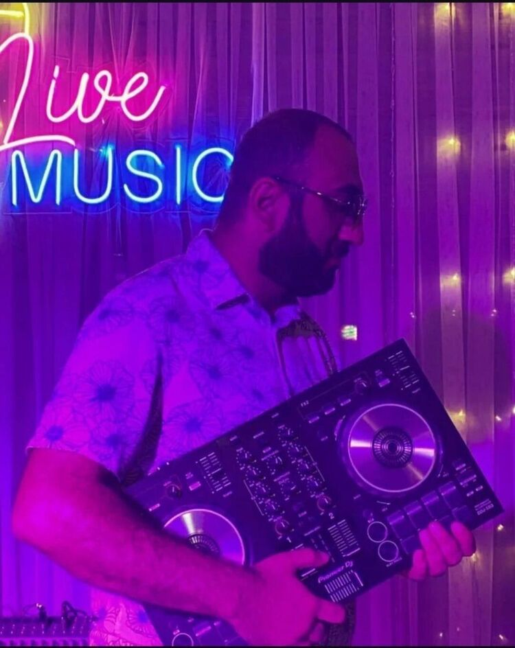  51976238  Fiko, 37 ,    