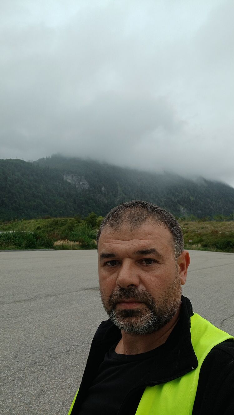  41283188  Sergiu, 41 ,    