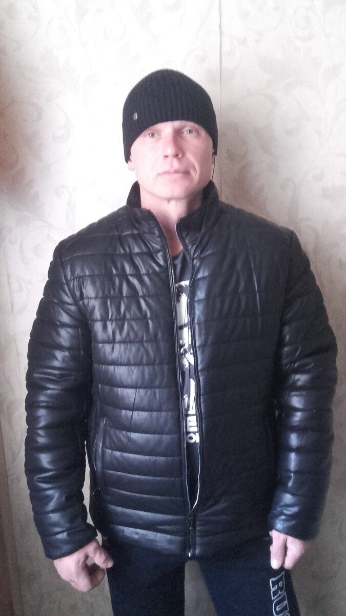  18722828  Lexa, 46 ,    