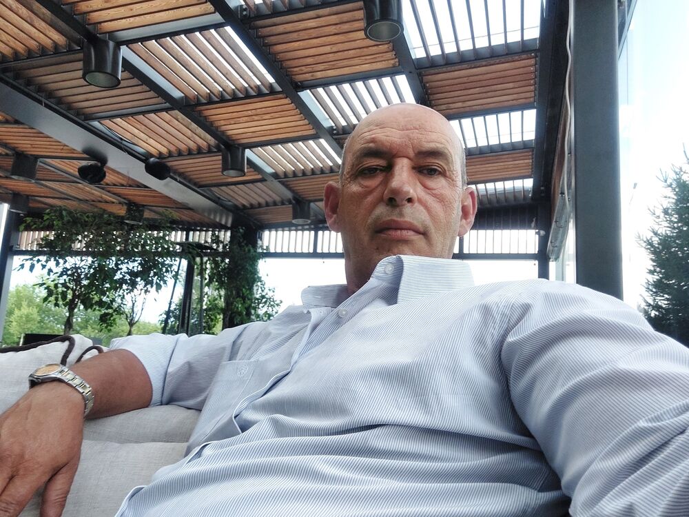  53140738  Lulzim, 52 ,    -