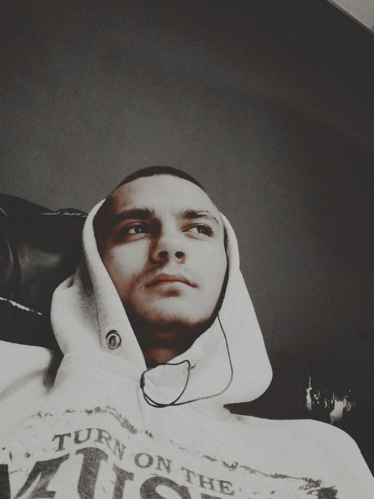  43988268  Egor, 20 ,    