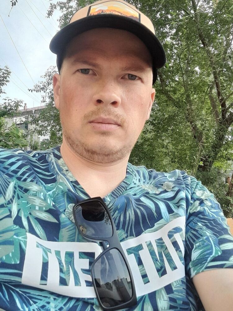  34813728  Stanislav, 39 ,    