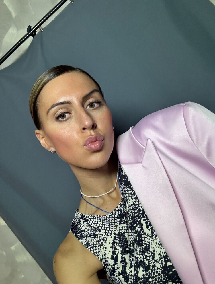  53948598  , 40 ,    -