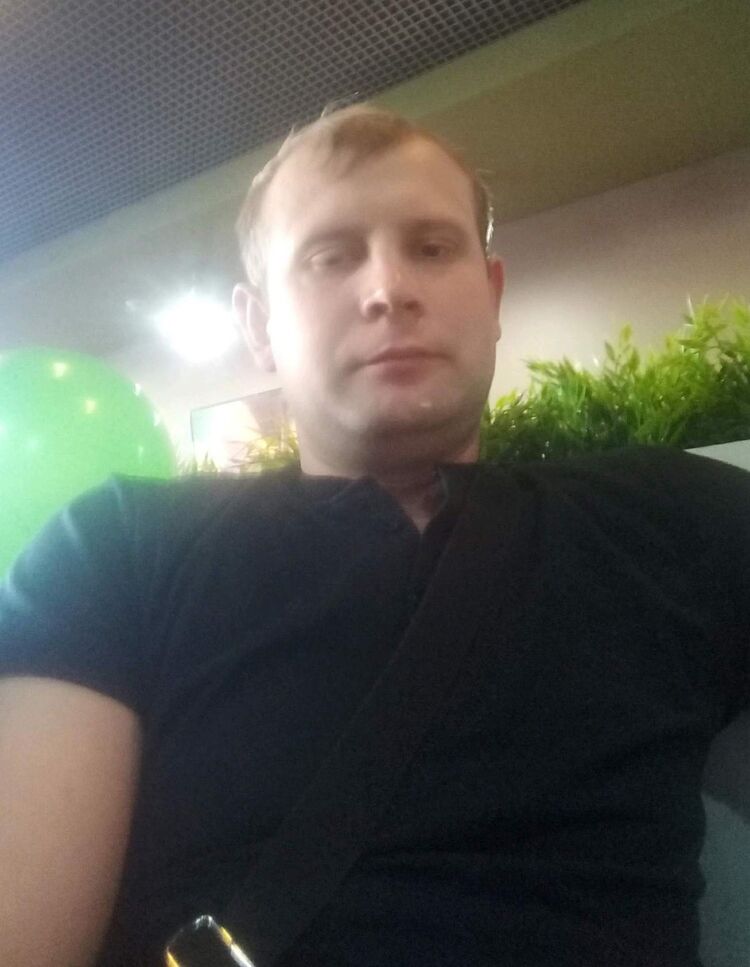  16005068  Sergei, 38 ,    