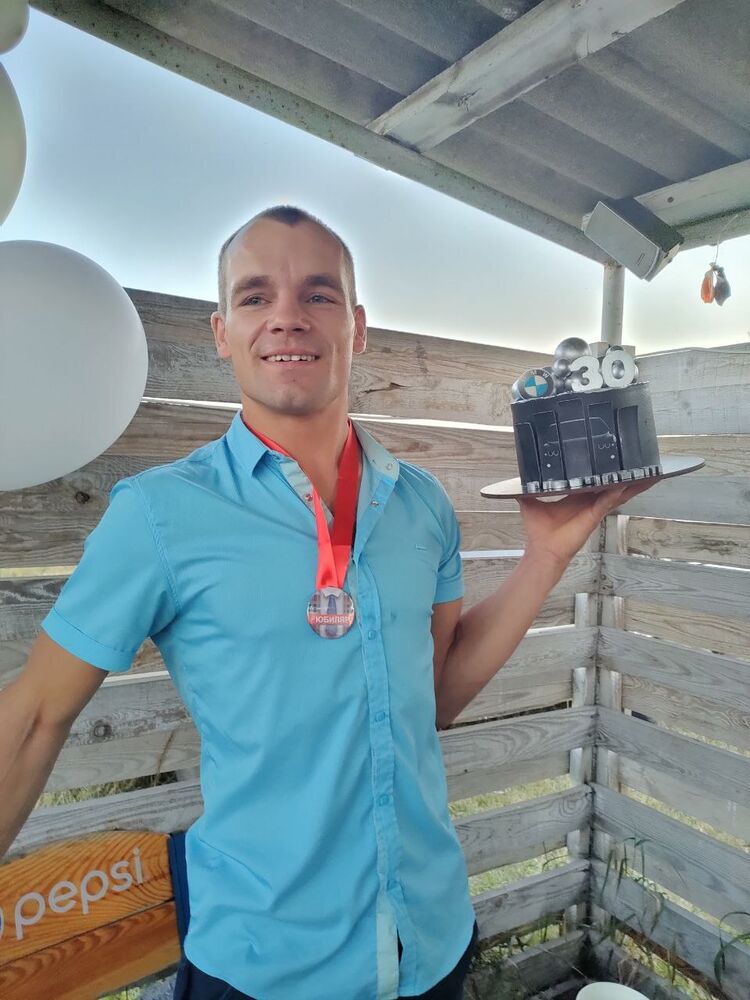  24041438  Alexandr, 33 ,    