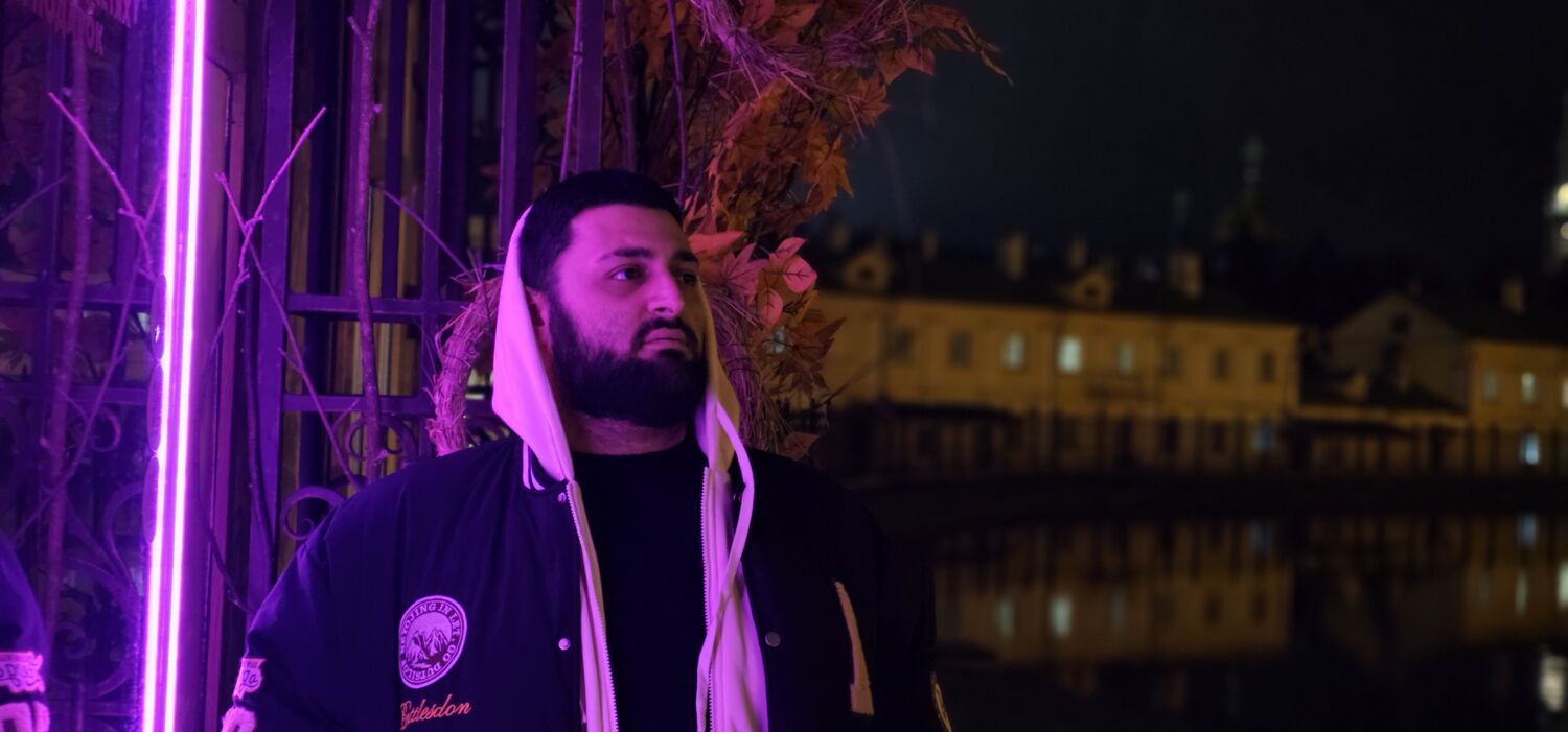  54613158  David, 27 ,    