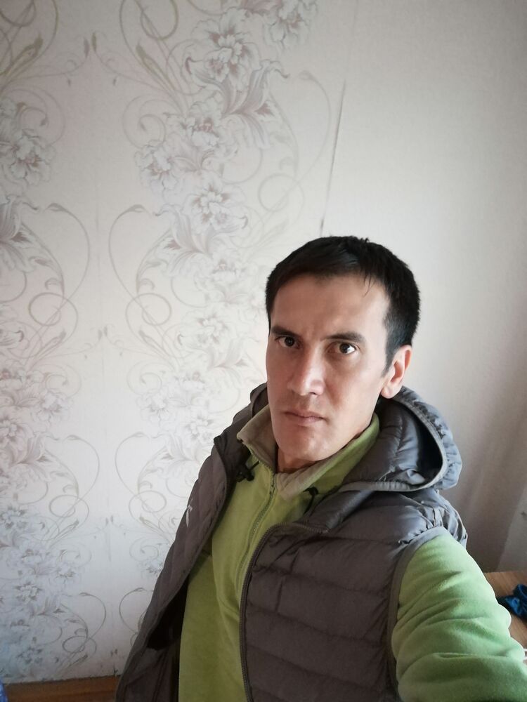  ,   Niks Enrike, 36 ,   ,   