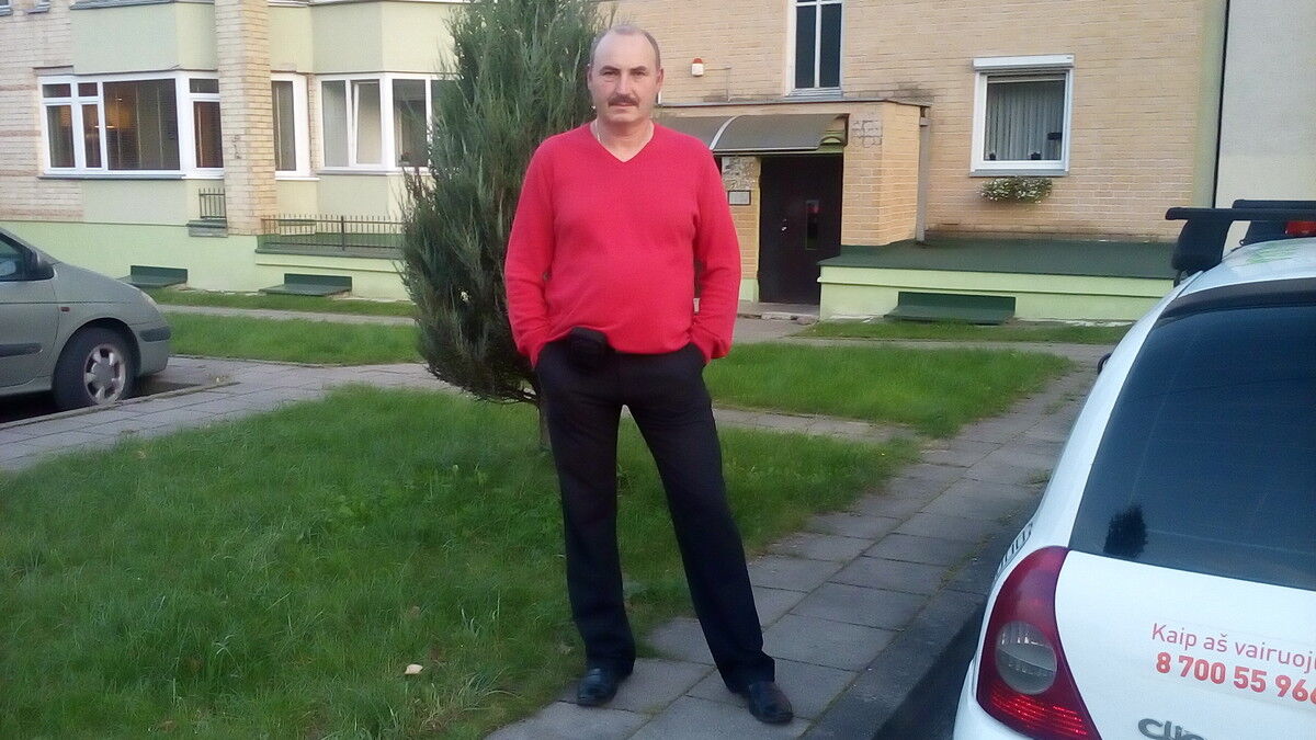  10426828  Viktor, 61 ,    