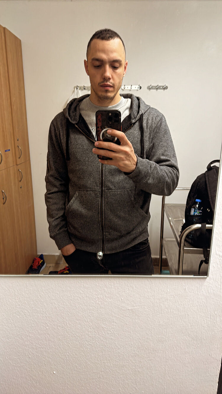  51167088  Ab, 27 ,    