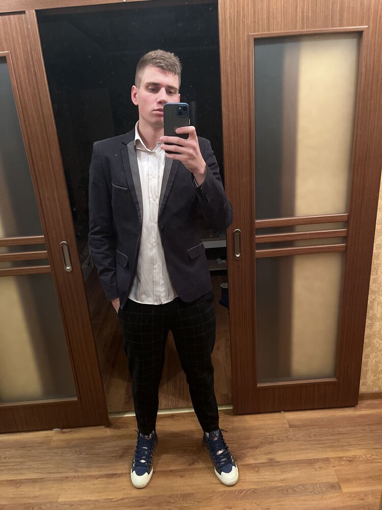  30207998  Denis, 24 ,    