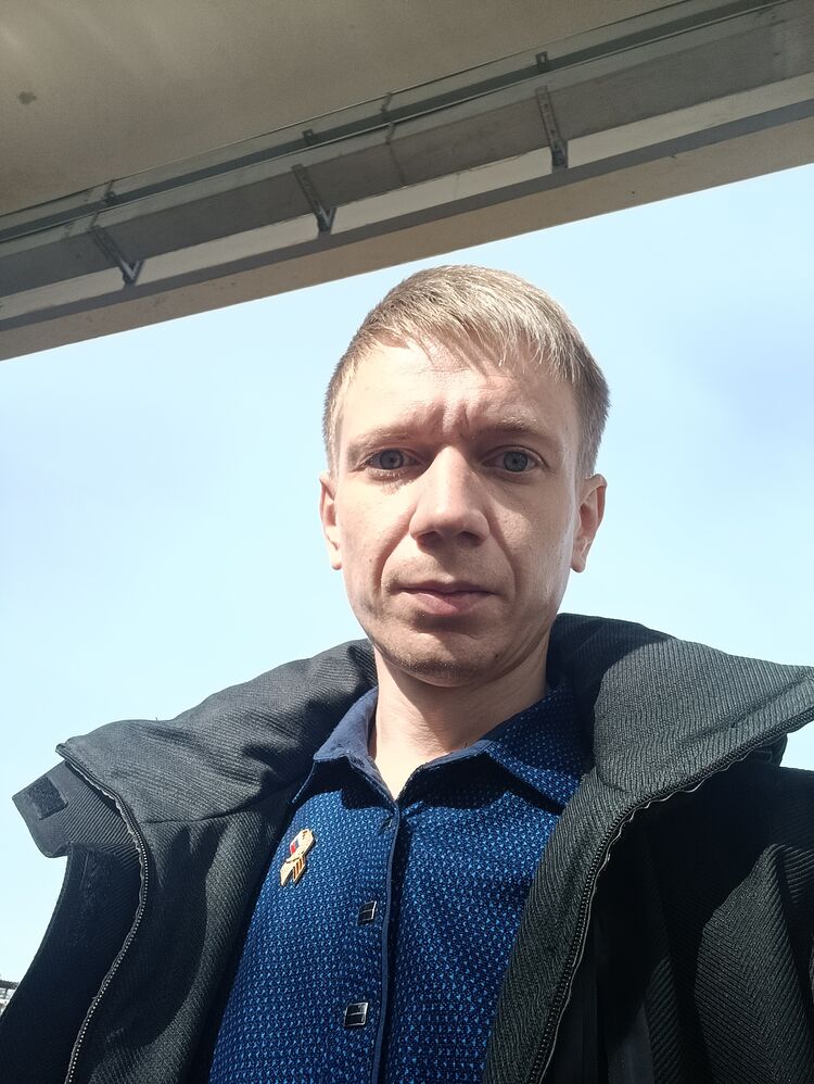  42557048  , 37 ,    