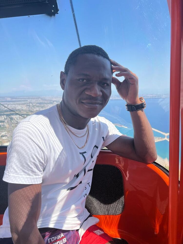  29733698  James, 38 ,    -