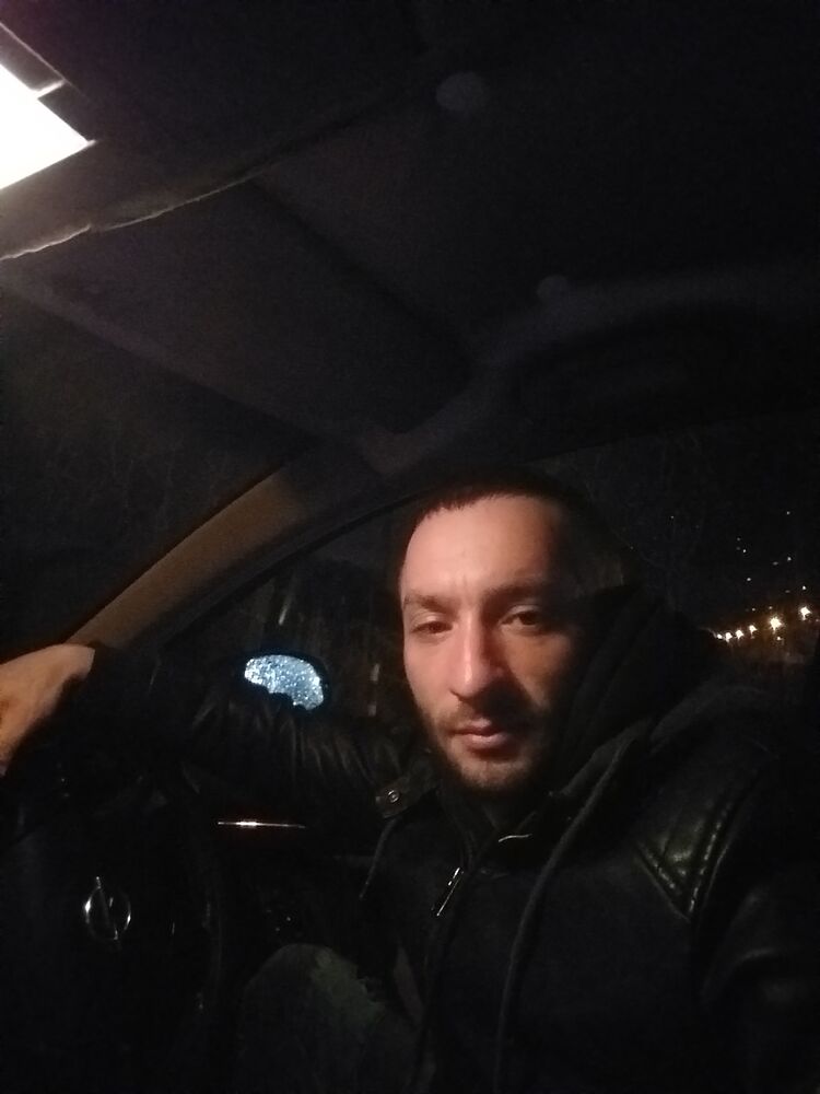  ,   Viktor, 33 ,   ,   
