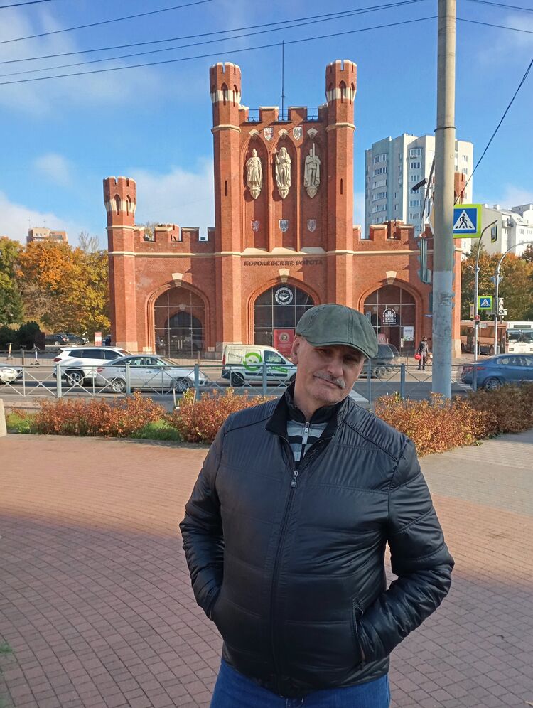  49572858  Oleg, 64 ,    