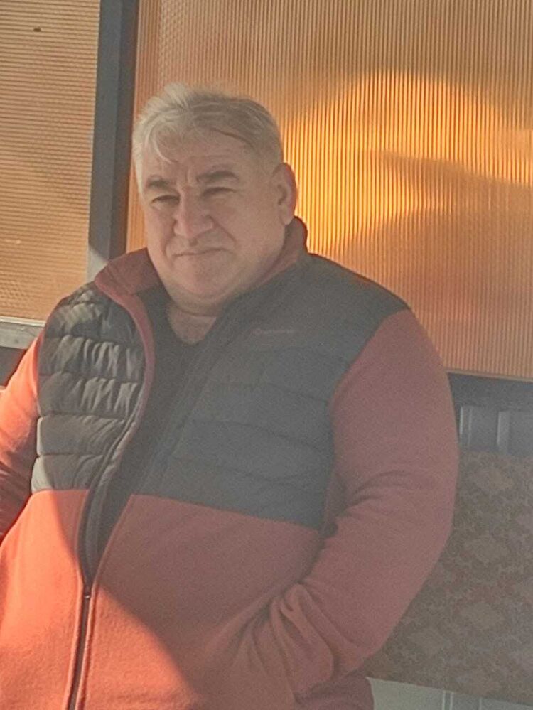  45284088  Savas, 53 ,     