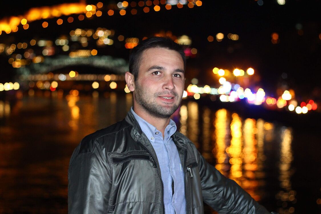  ,   Davit, 37 ,   ,   , c 